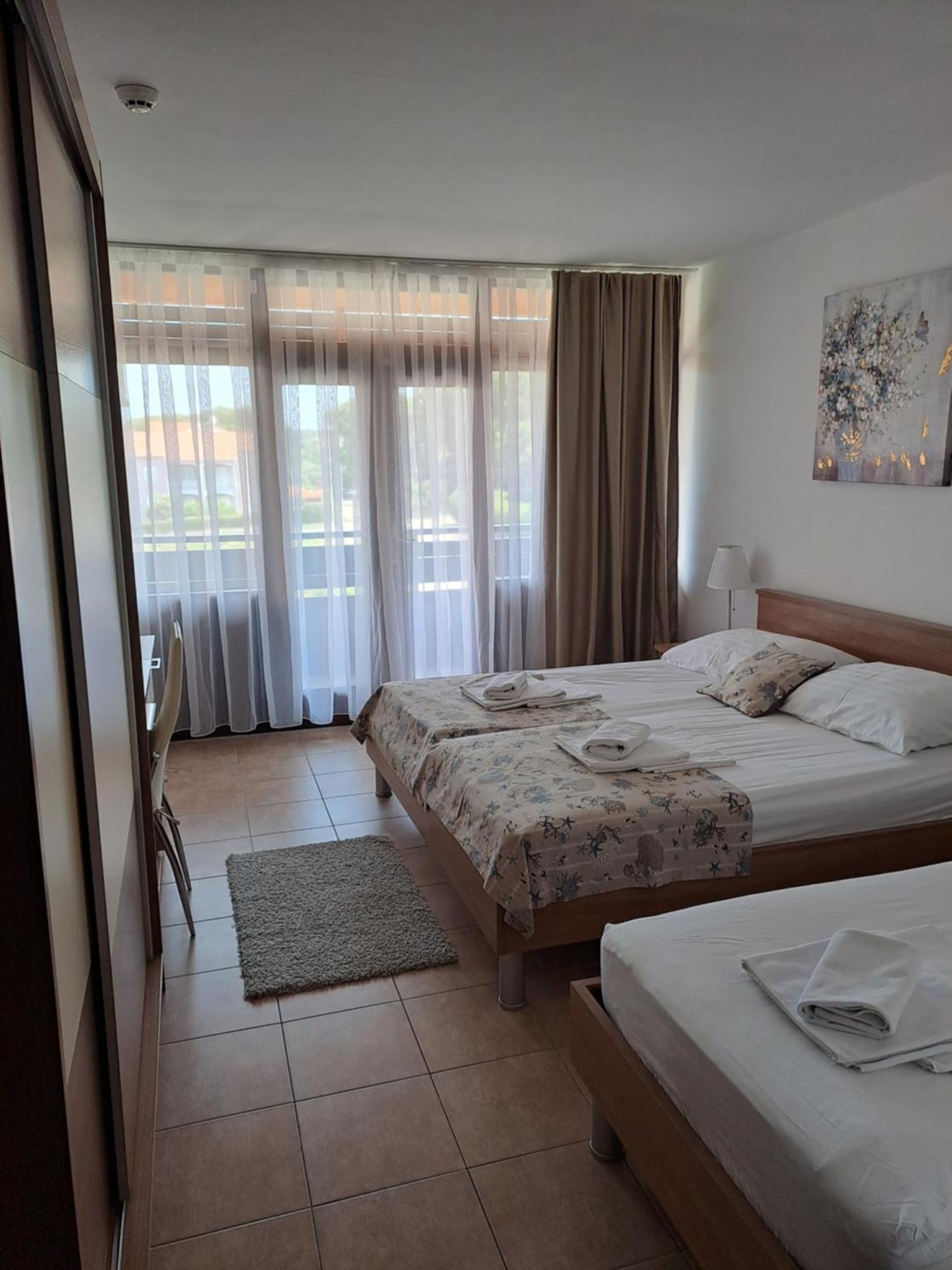 Hotel Albamaris Biograd Na Moru Exterior foto